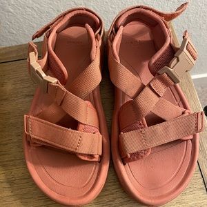 Blush Pink Teva Hurricane Sandal Size 7